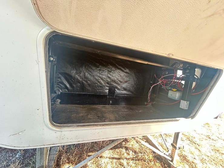 2006-forest-river-cedar-creek-30rkts-camper-image-38