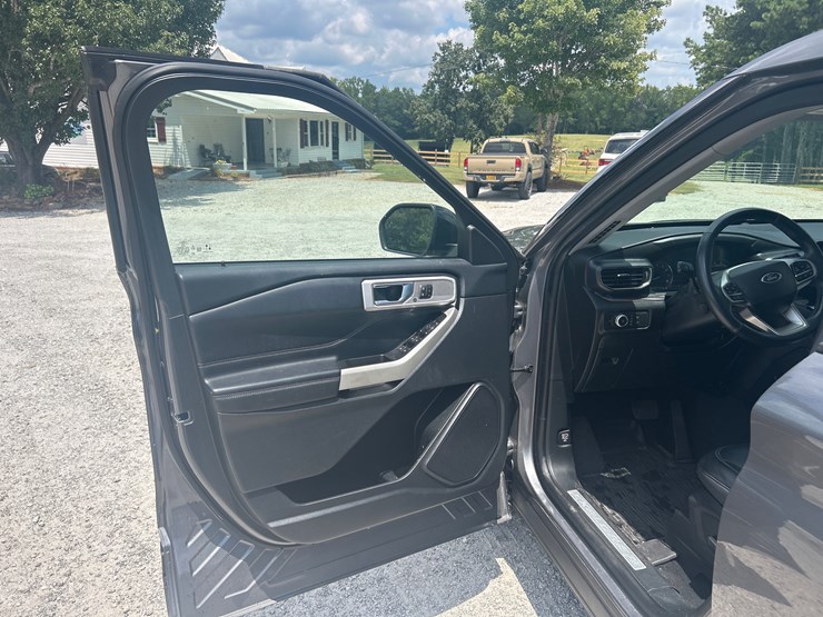 2021-ford-explorer-image-9