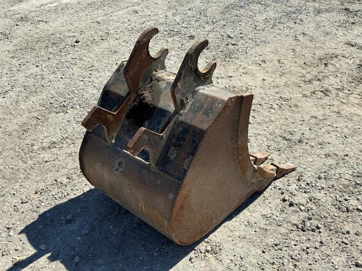 excavator-bucket-w/-teeth-24"-image-3