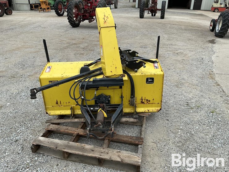 john-deere-5'-front-mount-snow-blower-image-6