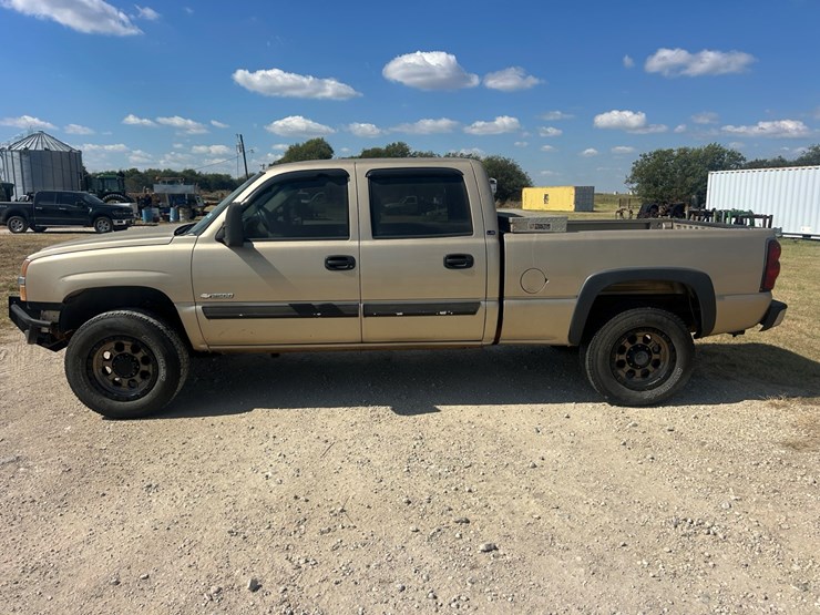 2004-chevrolet-2500-image-29