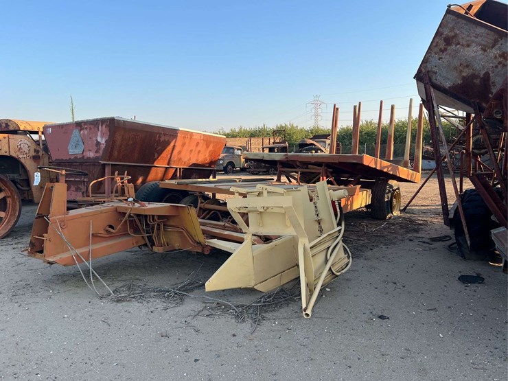 self-propelled-bale-accumulator-image-1