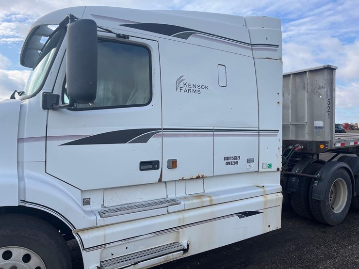 1998-volvo-semi-image-21