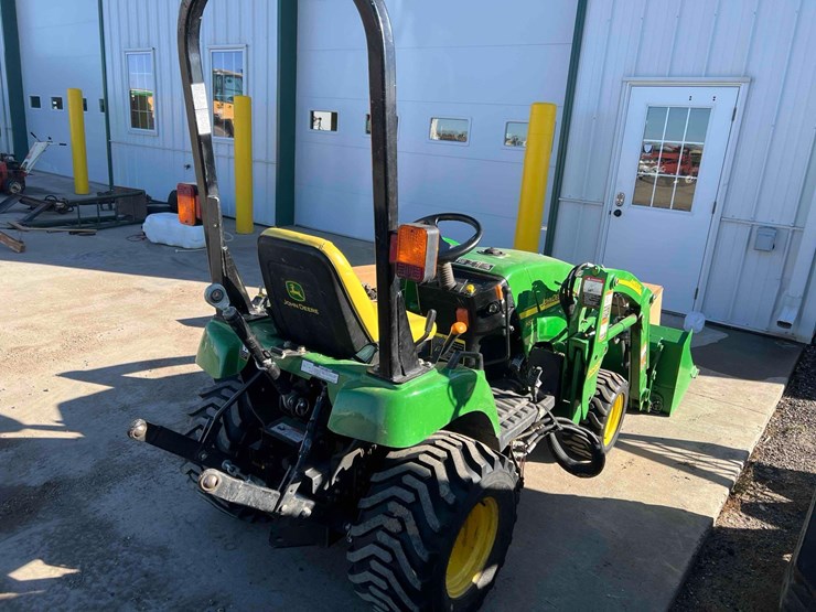 john-deere-2305-image-4