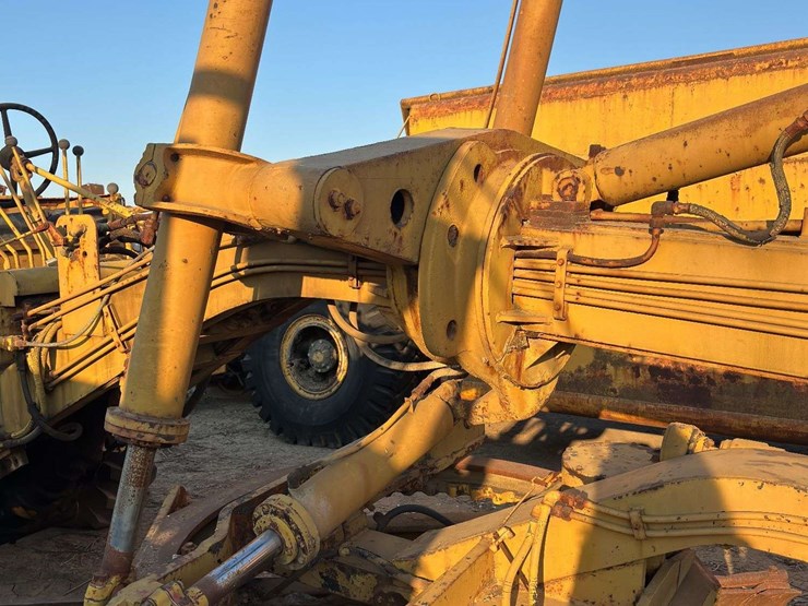 pmco-speedmatic-pm412-road-grader-image-16