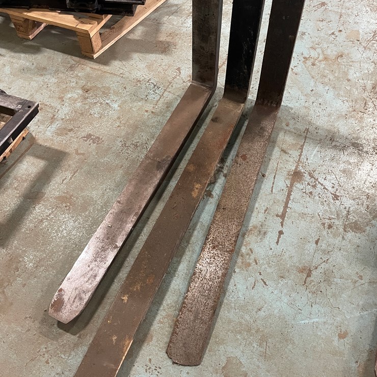 #7210 • (3) Single Forklift Pallet Forks