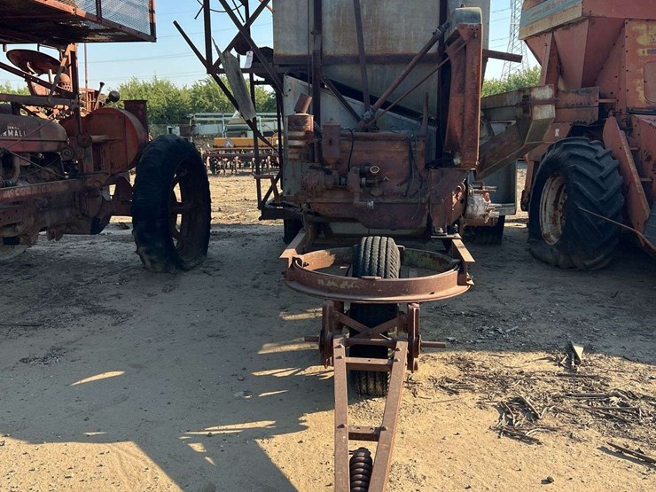 john-deere-pull-type-combine-image-7