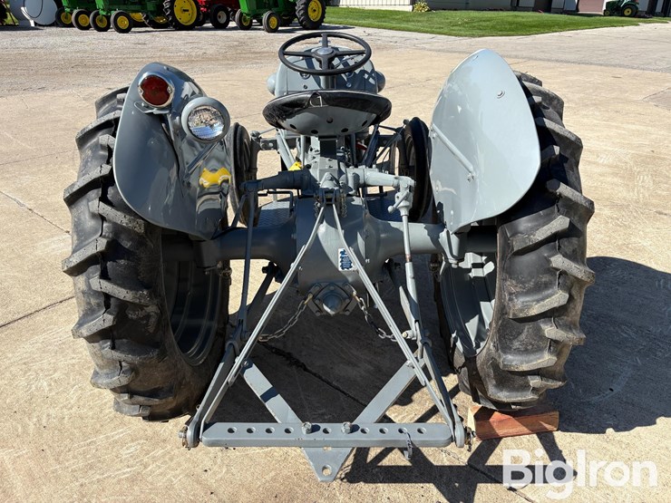 1940-ford-9n-image-6