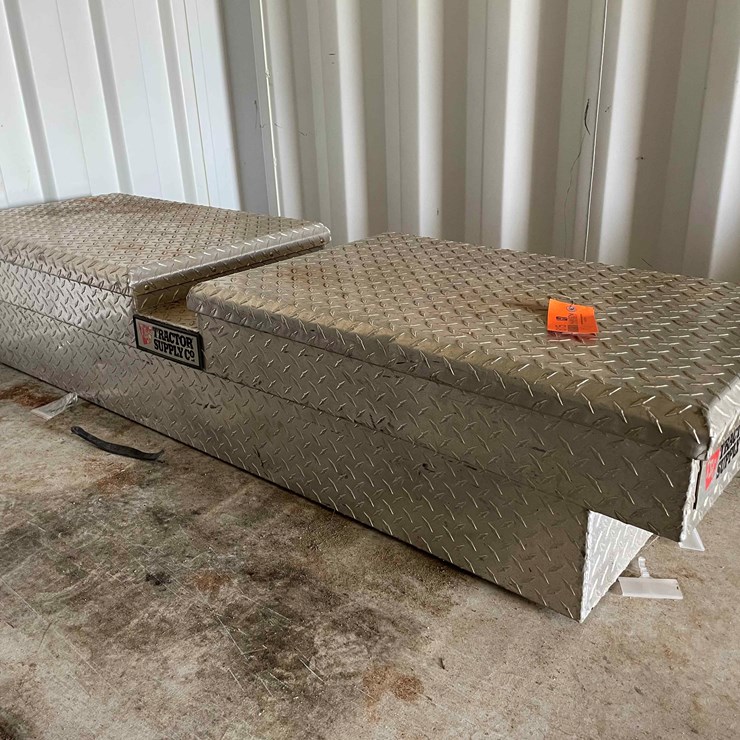 #1615 • Tractor Supply Diamond Plate Tool Box