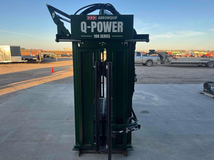 2019-arrowquip-q-power-106-series-hydraulic-squeeze-chute-image-4