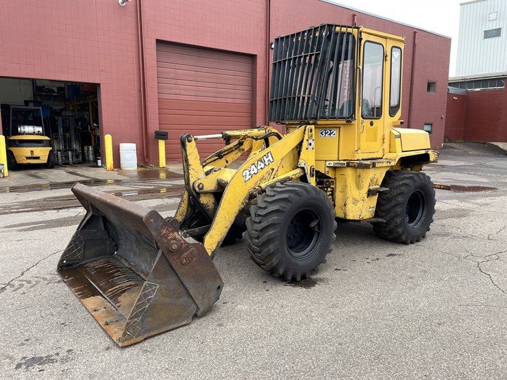 deere-244h-image-1