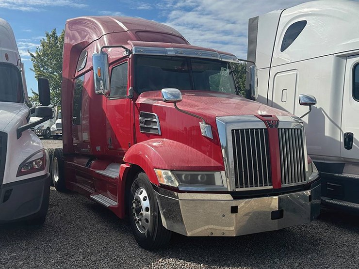 2016-western-star-5700xe-image-1