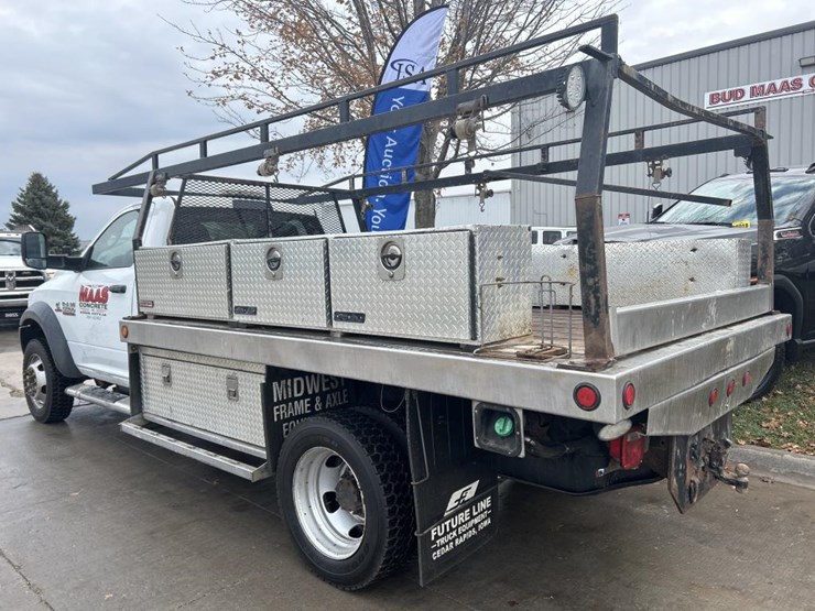 2016-dodge-ram-5500-image-3