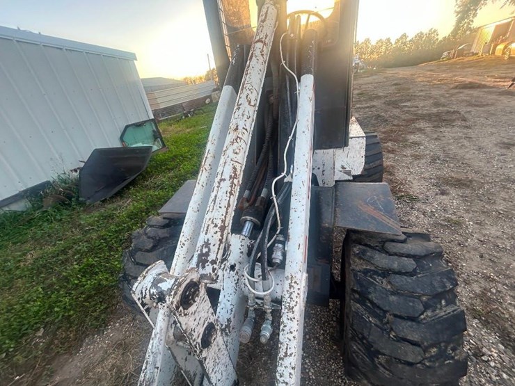 1981-model-2000-bobcat-mini-payloader-image-14