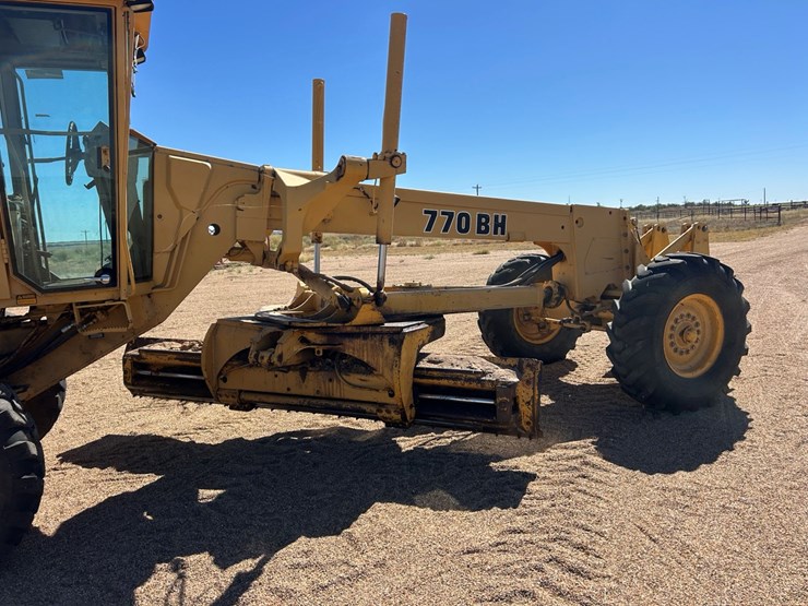 deere-770bh-image-33