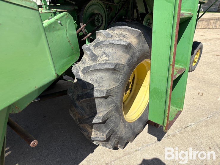 john-deere-3300-image-9