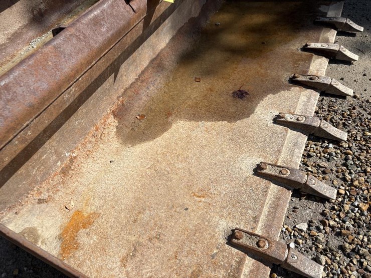 #5049-•-approx-84"-tooth-bucket-image-6