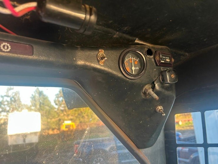 1981-model-2000-bobcat-mini-payloader-image-25