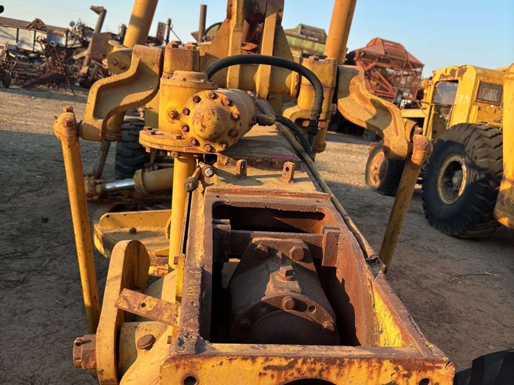 pmco-speedmatic-pm412-road-grader-image-13