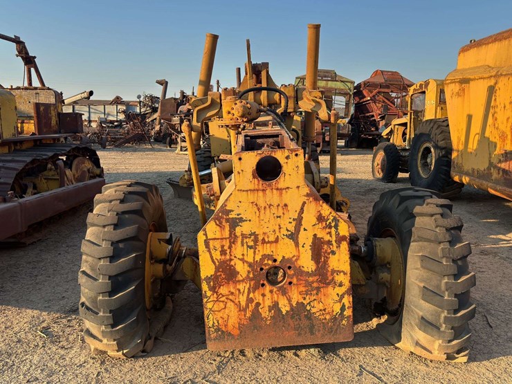 pmco-speedmatic-pm412-road-grader-image-11