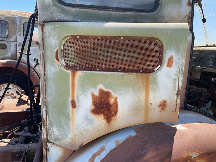 white-3000-truck-image-35