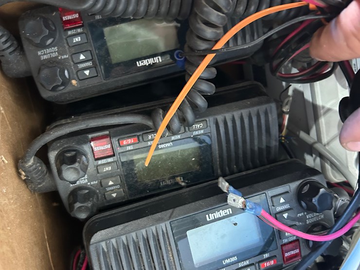 #4606-•-marine-radios-image-3