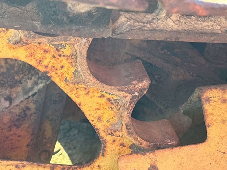 caterpillar-twenty-two-image-15