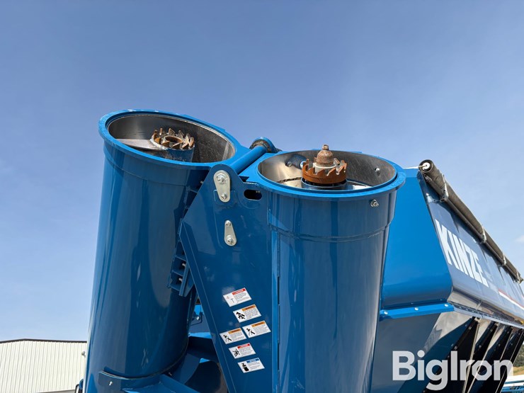 2024-kinze-1421-grain-cart-image-17