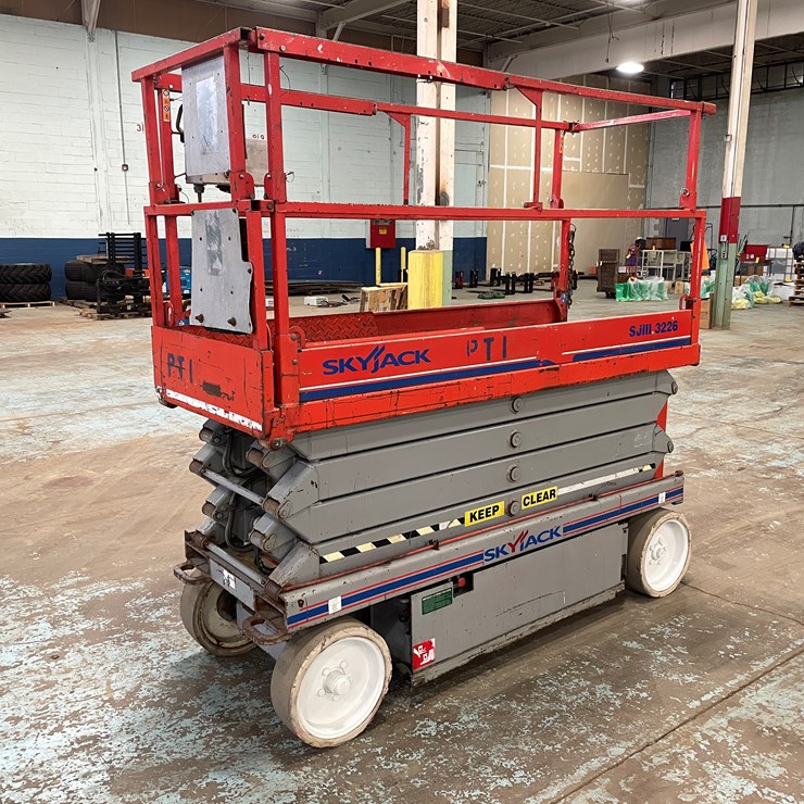 #5553 • Skyjack SJ226 Scissor Lift