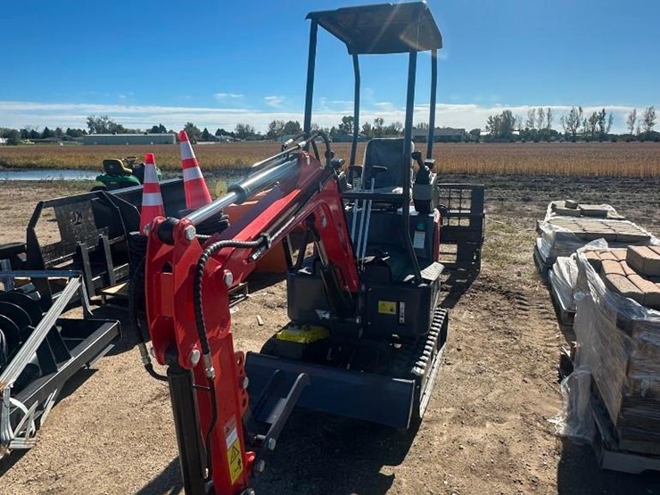 2024-industry-mx-15rx-mini-excavator-image-3