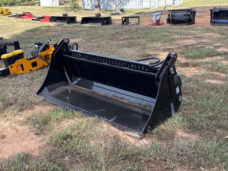 #444-•-quick-attach-4-in-1-bucket-image-1