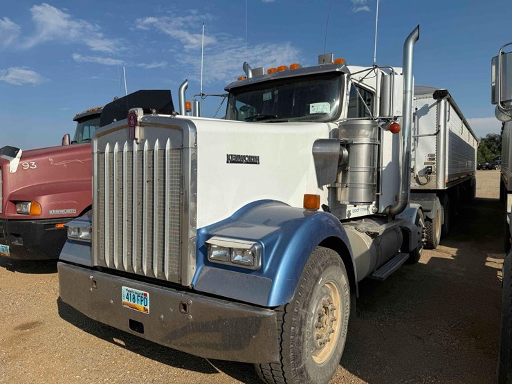 2007-kenworth-w900-image-1
