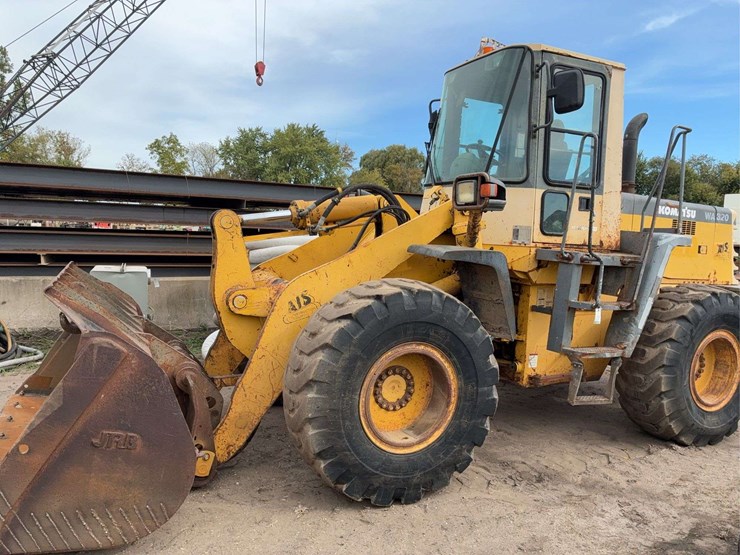 komatsu-wa320-image-1