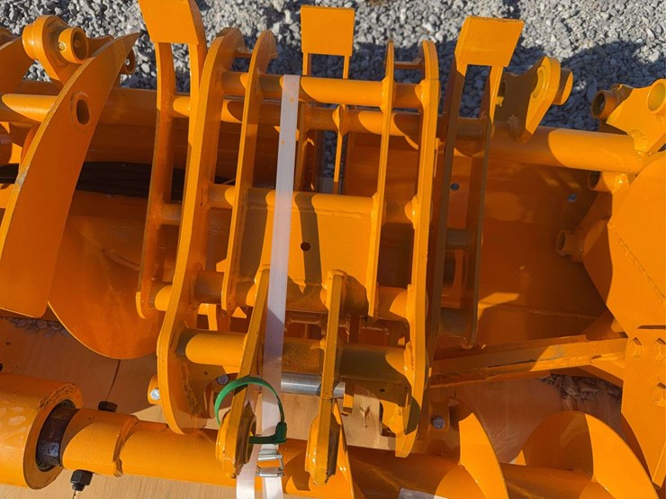 qty-(8)-cat-301-excavator-attachments-image-5