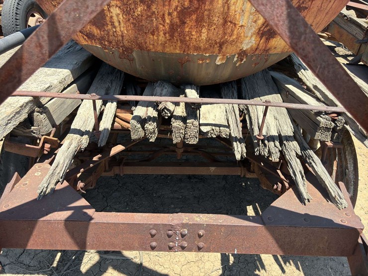 propane-tank-on-wagon-image-10