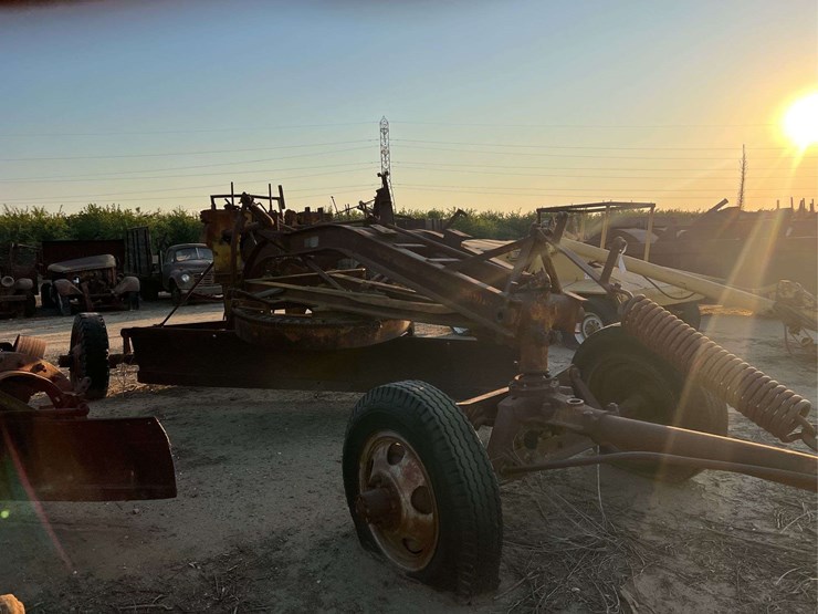 pull-type-road-grader-image-6