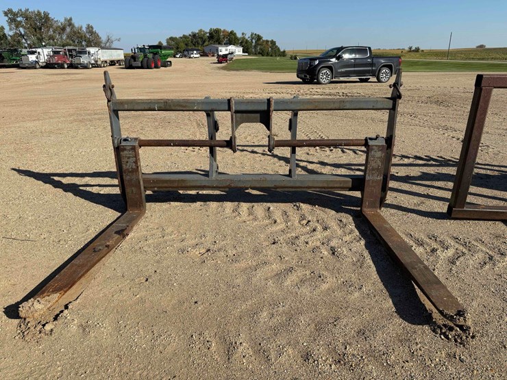 jrb-pallet-forks-image-1