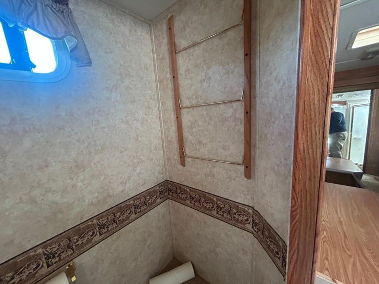 2006-forest-river-cedar-creek-30rkts-camper-image-22