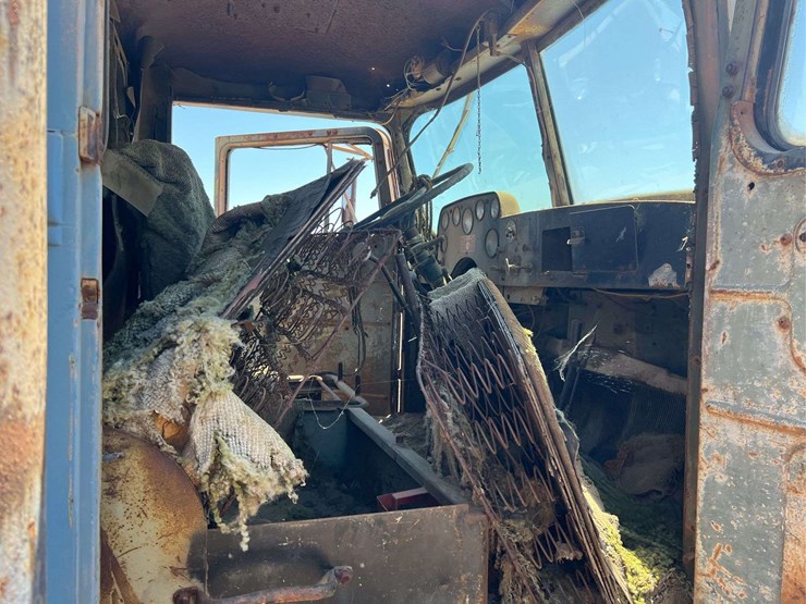 autocar-diesel-dump-truck-image-20