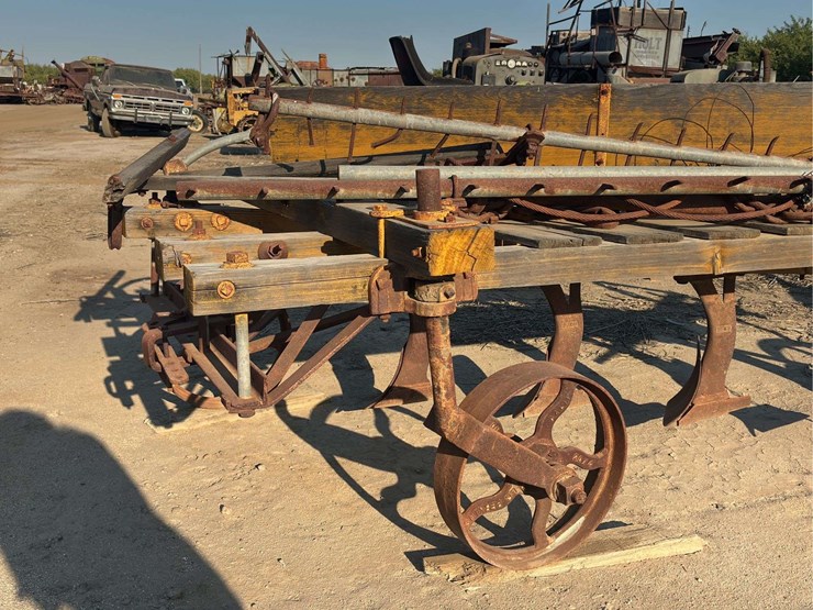 stockton-5-bottom-wooden-frame-plow-image-12
