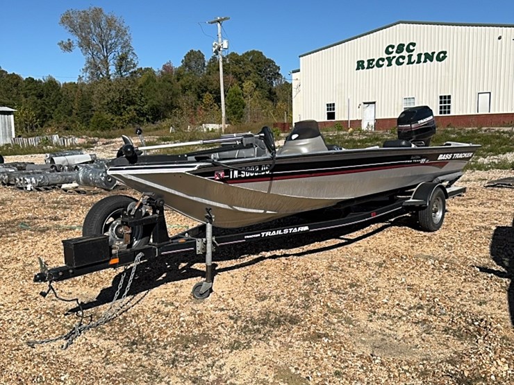 185-xt-pro-team-bass-tracker-with-75-horse-mercury-image-1
