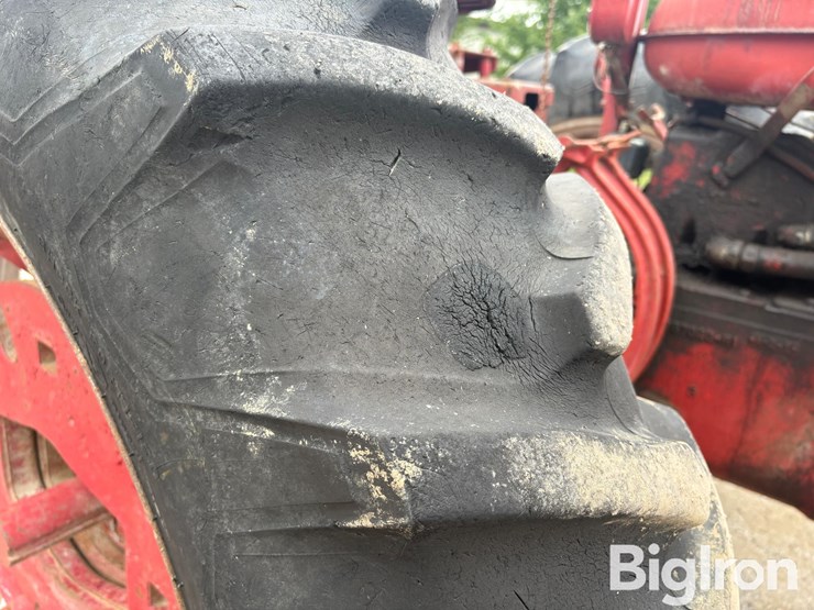 1953-ih-farmall-super-m-2wd-tractor-image-16