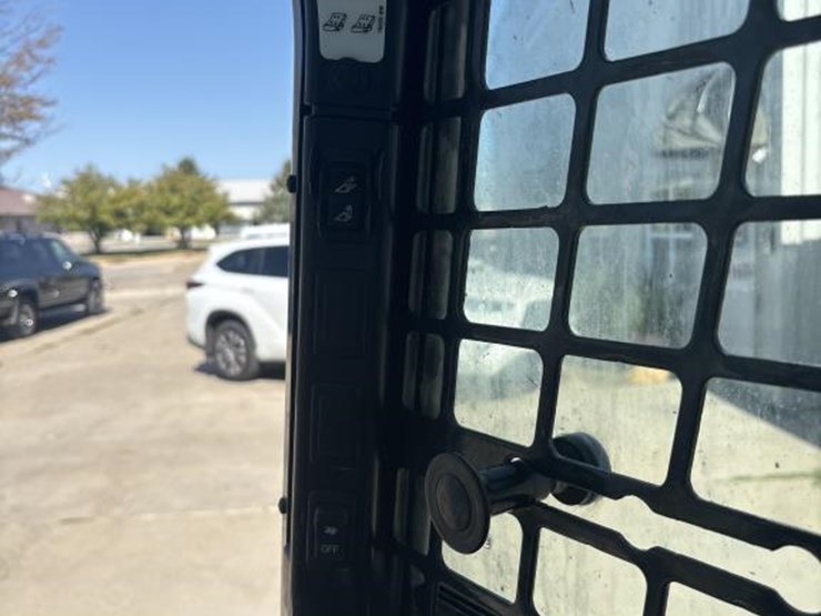 2022-bobcat-t870-image-41