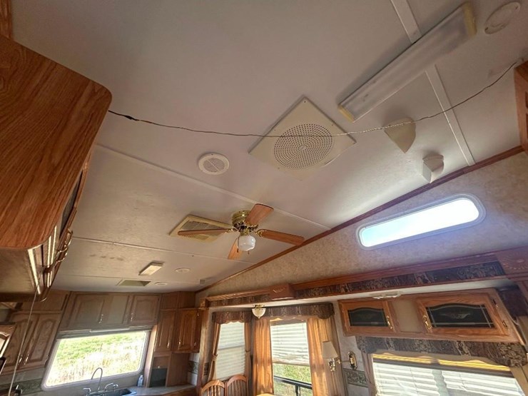 2006-forest-river-cedar-creek-30rkts-camper-image-31