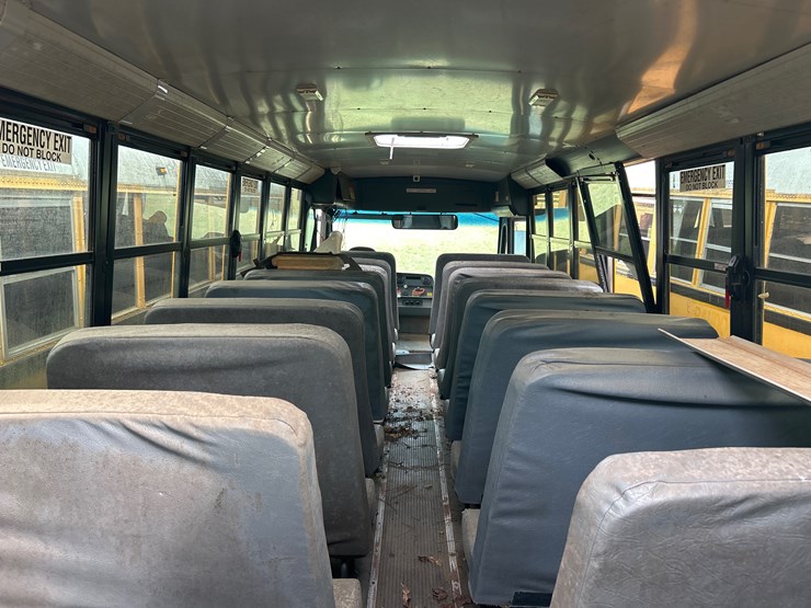 2012-freightliner-b2-image-9