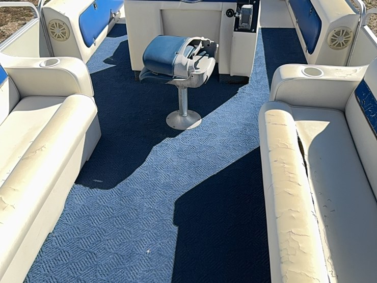 2001-22-foot-crest-pontoon-boat-with-90-horse-mercury-image-19