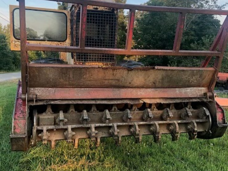 john-deere-330-image-8