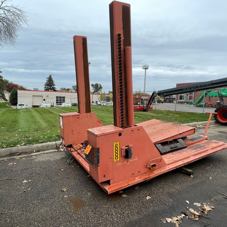 #5513 • Handling Specialty Forklift Lift