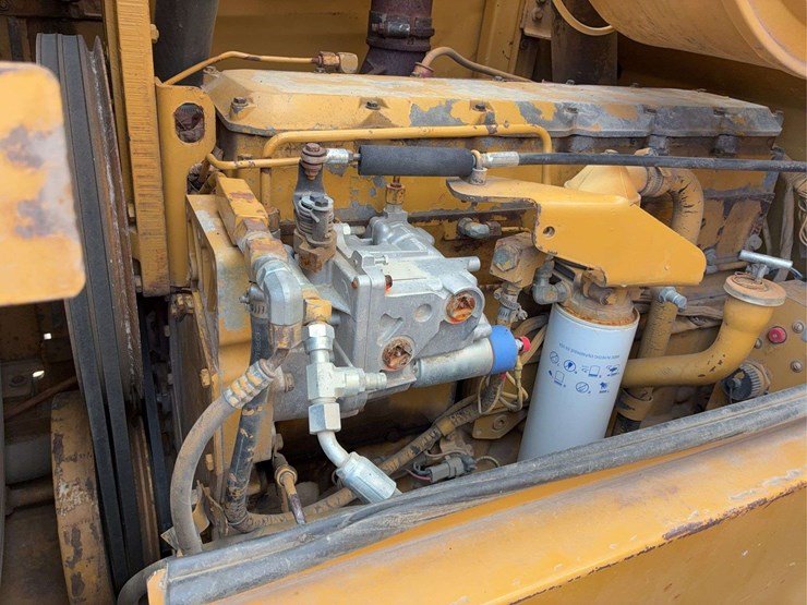 caterpillar-938f-image-23