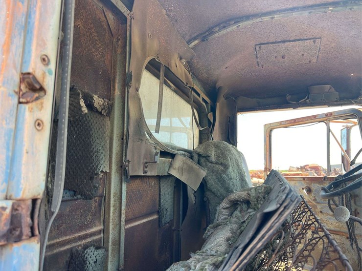 autocar-diesel-dump-truck-image-22